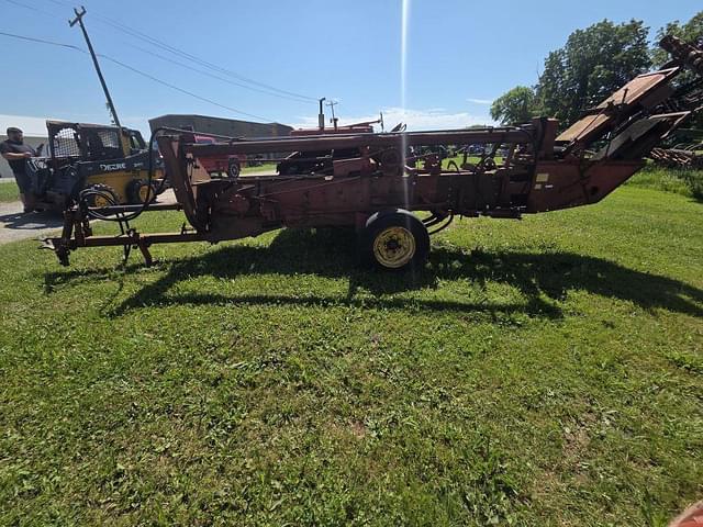 Image of New Holland 273 equipment image 3