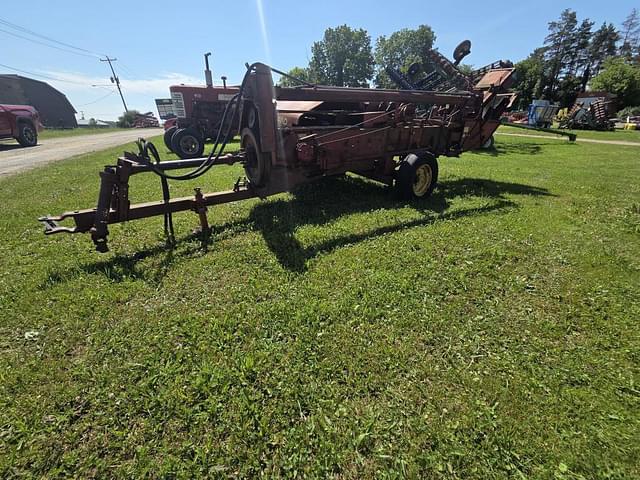 Image of New Holland 273 equipment image 2