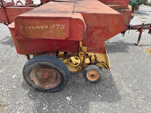 Image of New Holland 273 equipment image 3