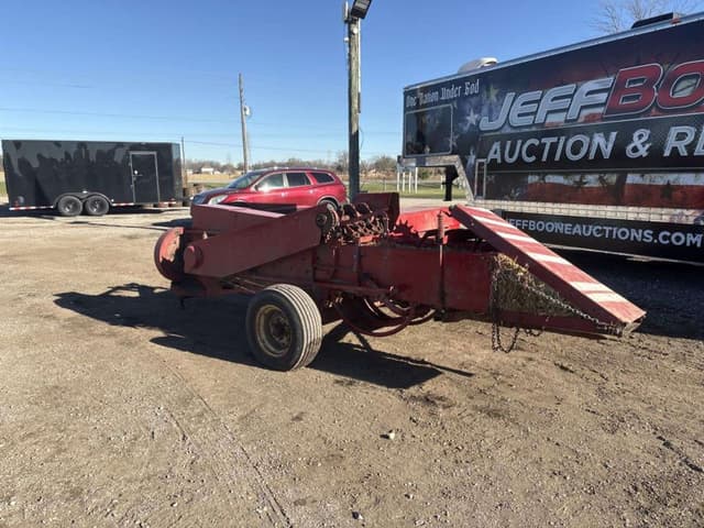 Image of New Holland 273 equipment image 2