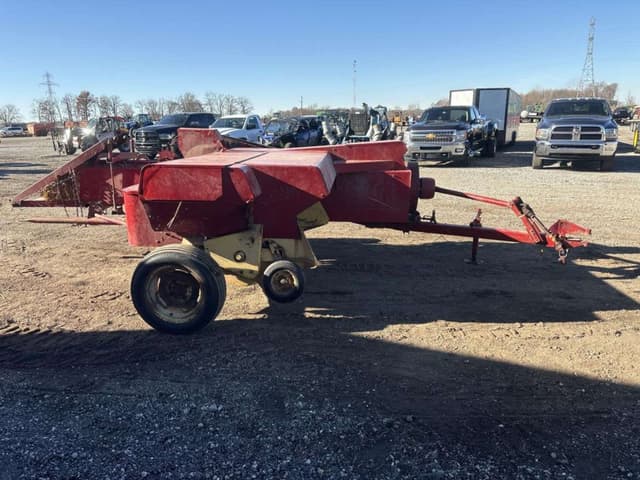 Image of New Holland 273 equipment image 4