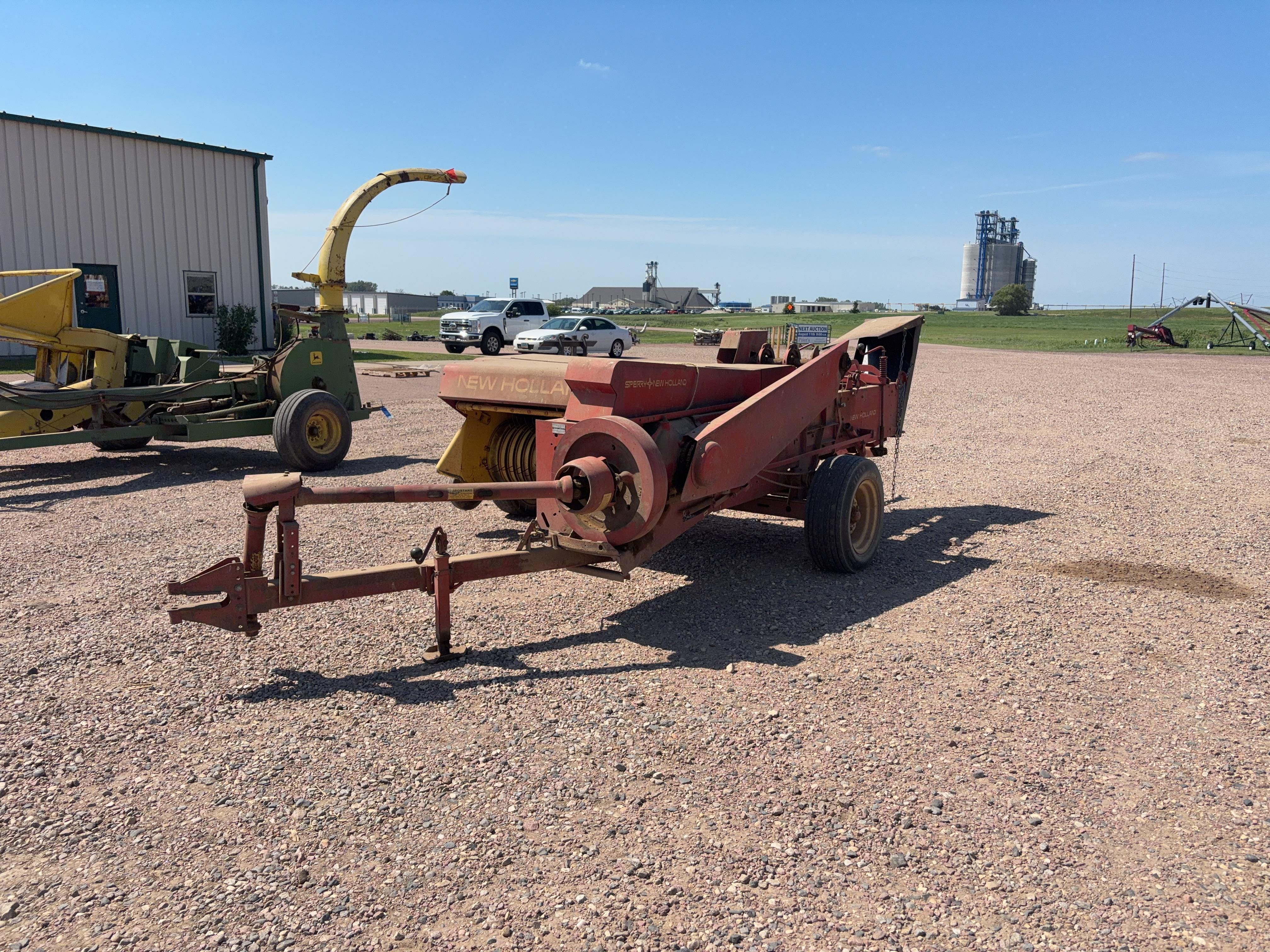 New Holland 273 Equipment Image0