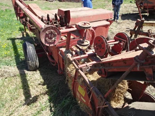 Image of New Holland 273 equipment image 3