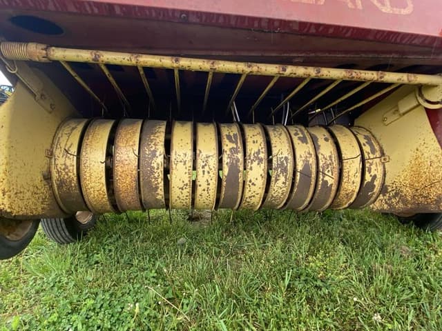 Image of New Holland Hayliner 273 equipment image 4
