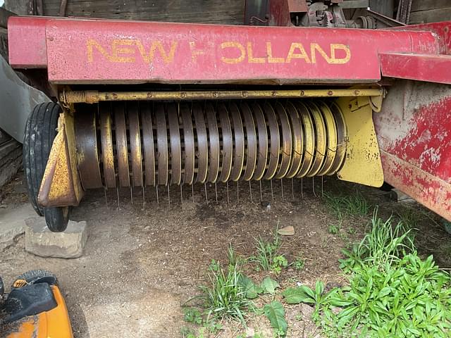 Image of New Holland 273 equipment image 2
