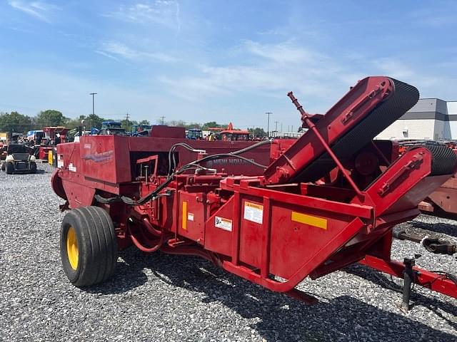 Image of New Holland 275 equipment image 4