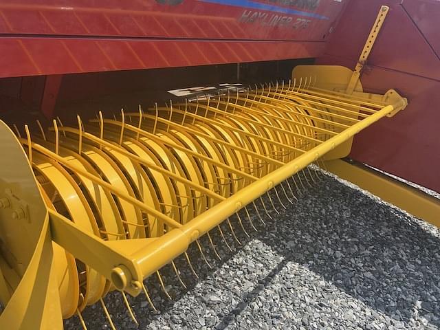 Image of New Holland 275 equipment image 2