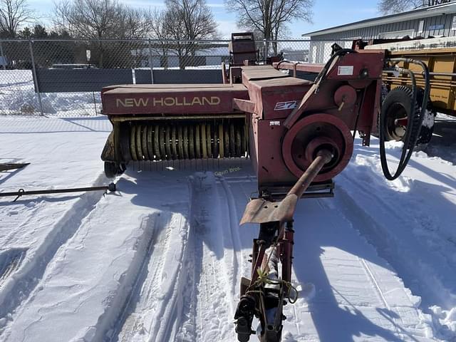 Image of New Holland 275 equipment image 3