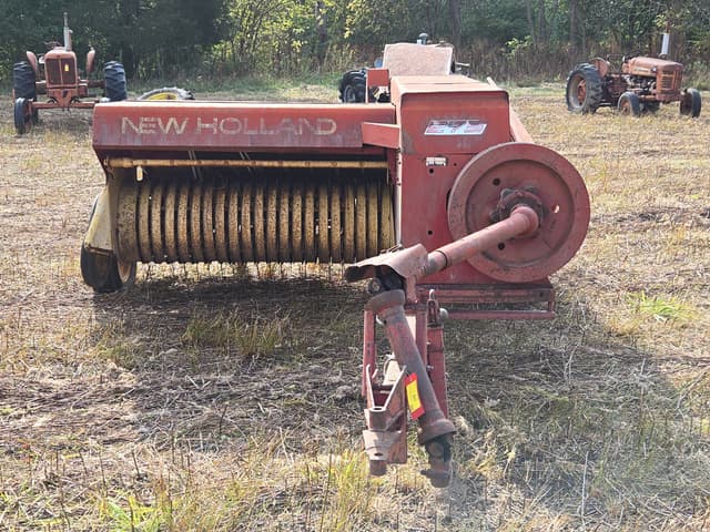 Image of New Holland 275 equipment image 3