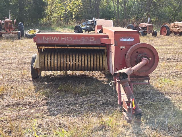 Image of New Holland 275 equipment image 4