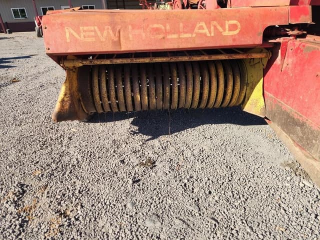 Image of New Holland 275 equipment image 2