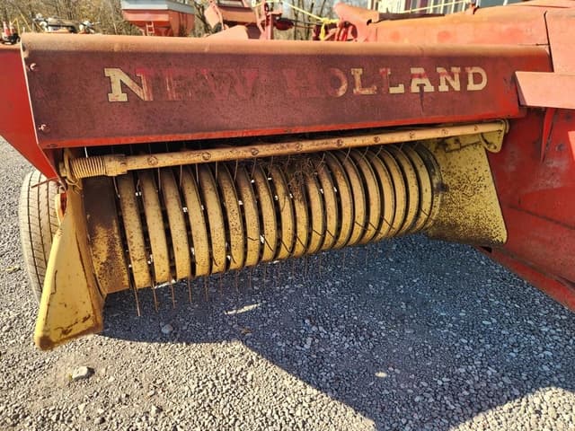 Image of New Holland 275 equipment image 2