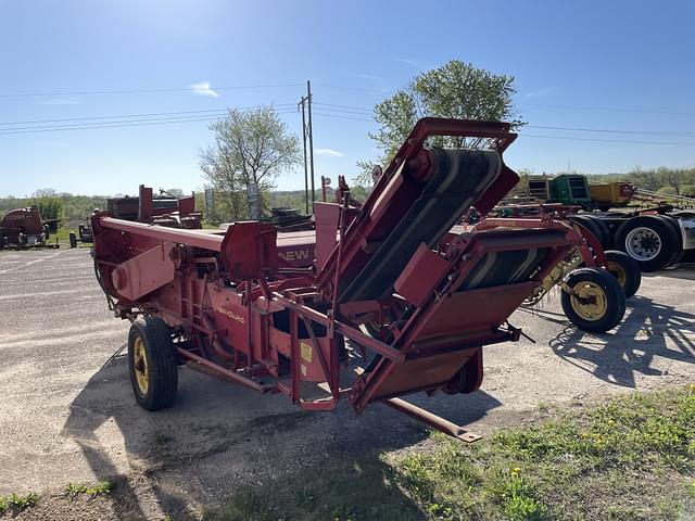 Image of New Holland 275 equipment image 3
