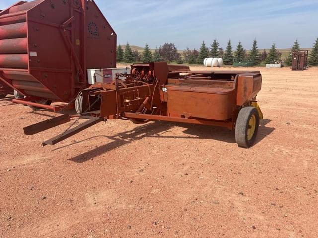 Image of New Holland 275 equipment image 2
