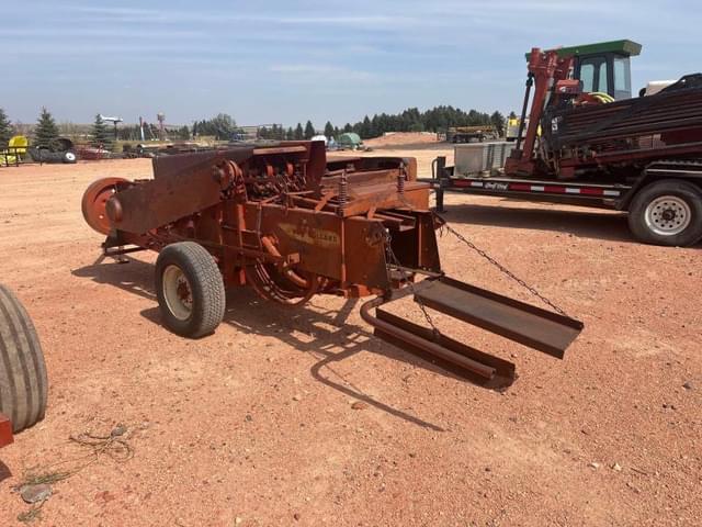 Image of New Holland 275 equipment image 4