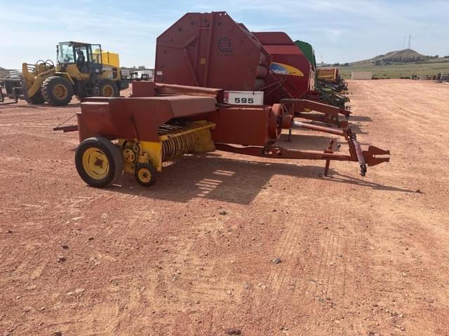 Image of New Holland 275 equipment image 1