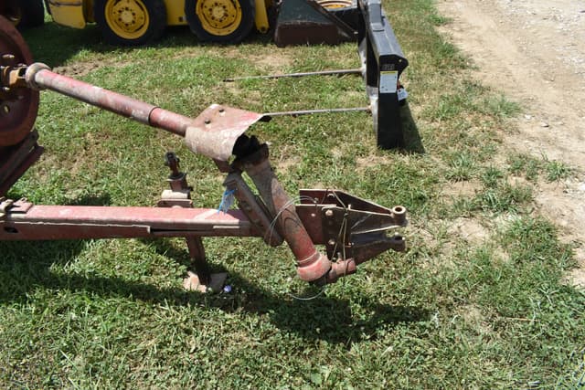 Image of New Holland 275 equipment image 4