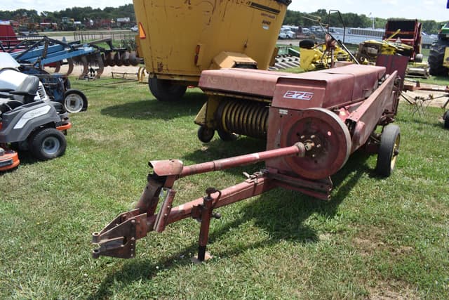 Image of New Holland 275 equipment image 2