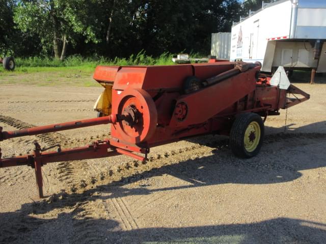 Image of New Holland 275 equipment image 3