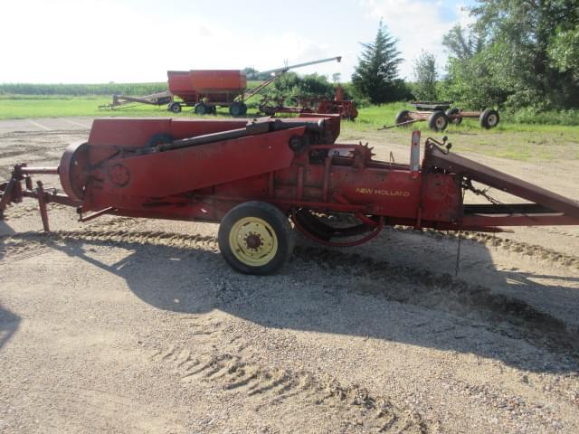 Image of New Holland 275 equipment image 2