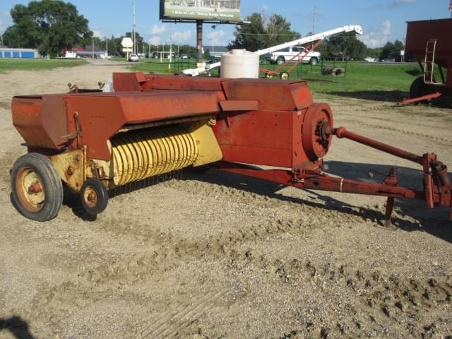 Image of New Holland 275 equipment image 1