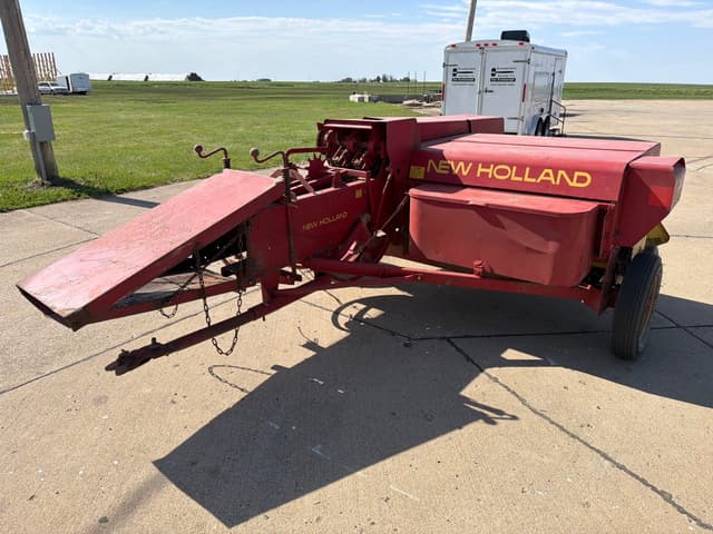 Image of New Holland 275 equipment image 3