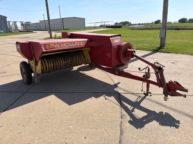 Image of New Holland 275 equipment image 2