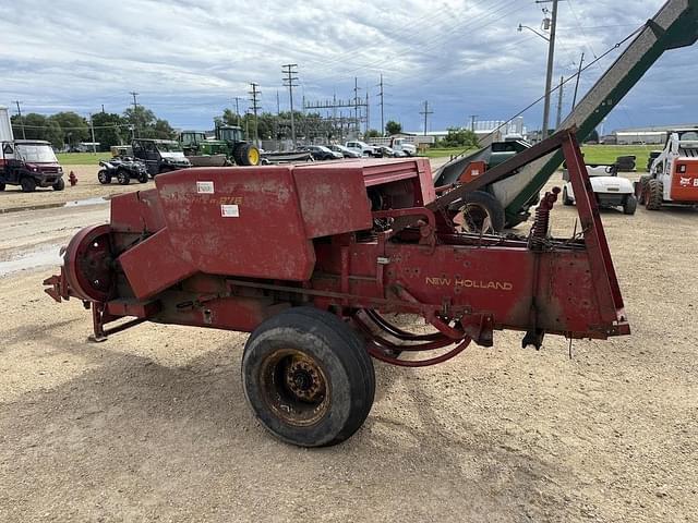Image of New Holland 276 equipment image 2
