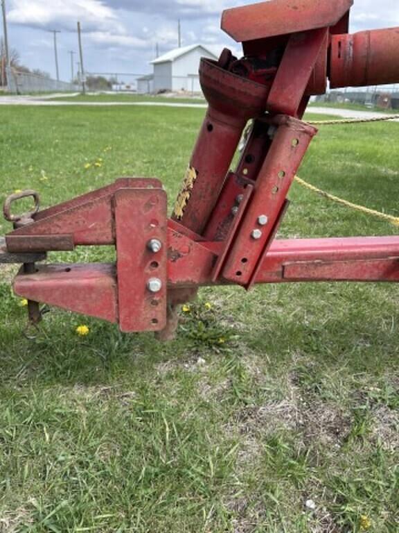 Image of New Holland 276 equipment image 1