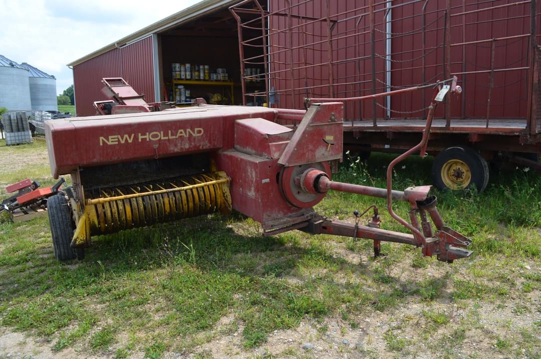 Image of New Holland 276 Primary image
