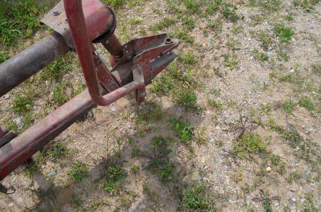 Image of New Holland 276 equipment image 4