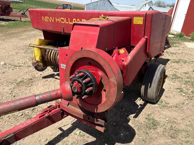 Image of New Holland Hayliner 276 equipment image 4