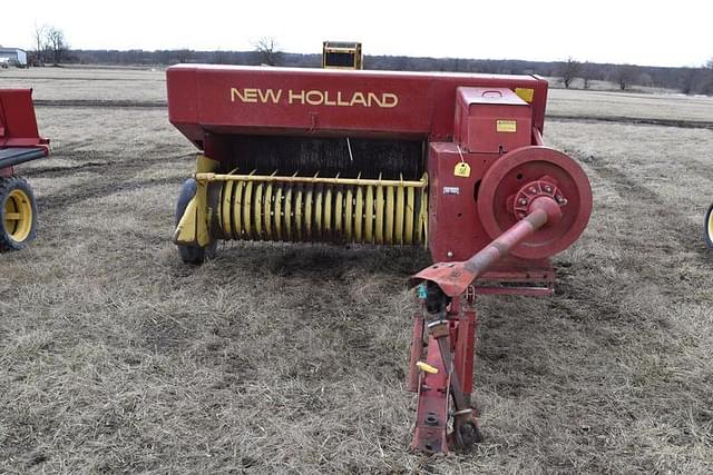 Image of New Holland 276 equipment image 1