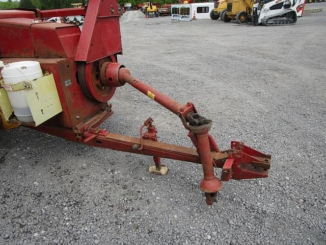 Image of New Holland 276 equipment image 1