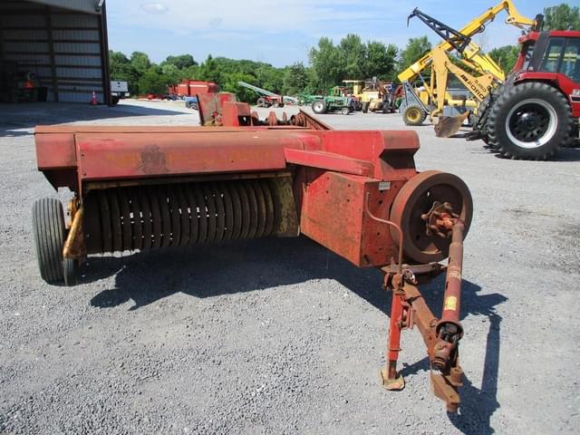 Image of New Holland 276 equipment image 1