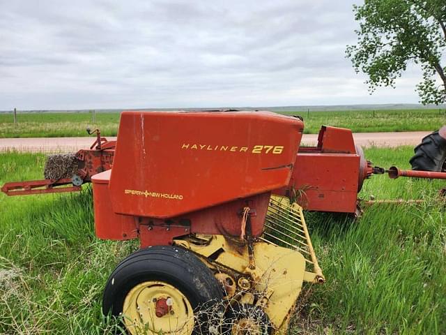 Image of New Holland 276 equipment image 4