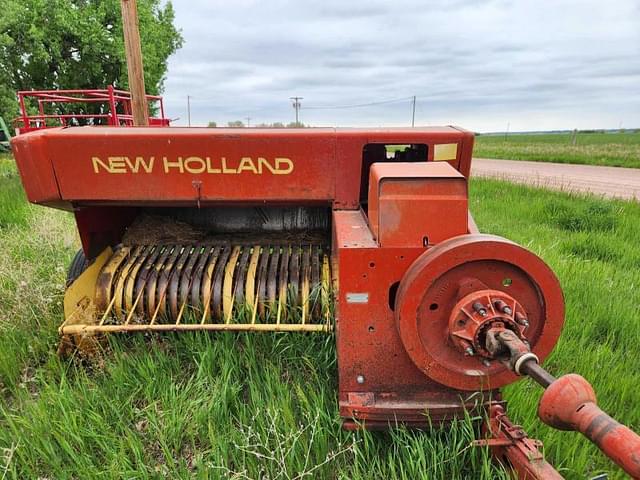 Image of New Holland 276 equipment image 1