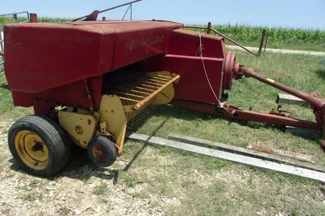 Image of New Holland 276 equipment image 1