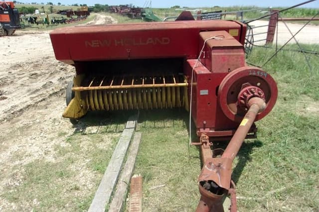 Image of New Holland 276 equipment image 4