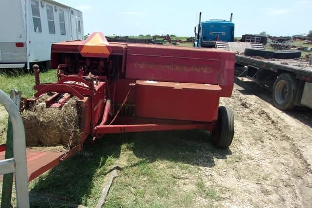 Image of New Holland 276 equipment image 3