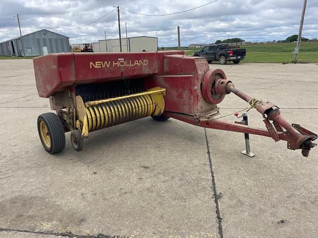 Image of New Holland 276 equipment image 1