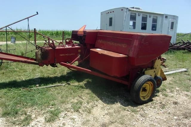 Image of New Holland 276 equipment image 2
