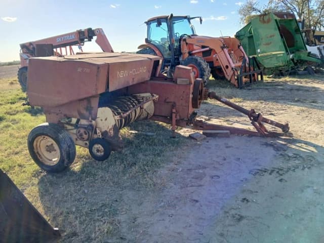 Image of New Holland 276 equipment image 2