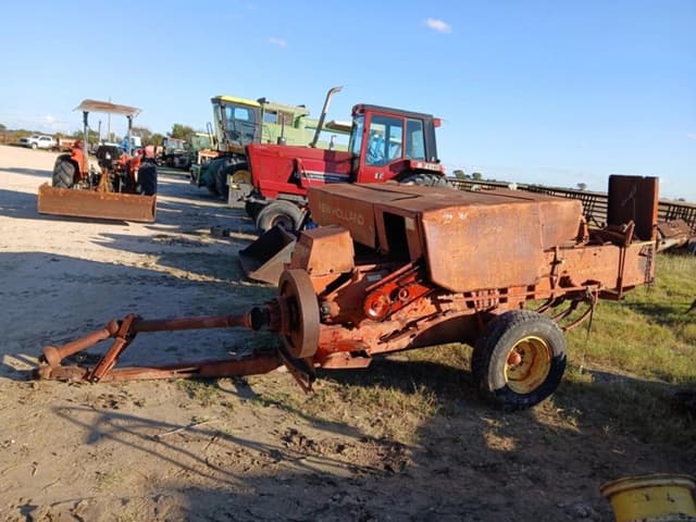 Image of New Holland 276 equipment image 1