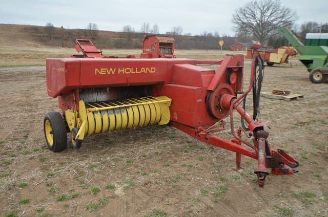 Image of New Holland 276 equipment image 1