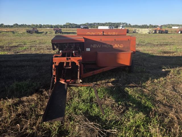Image of New Holland 277 equipment image 3