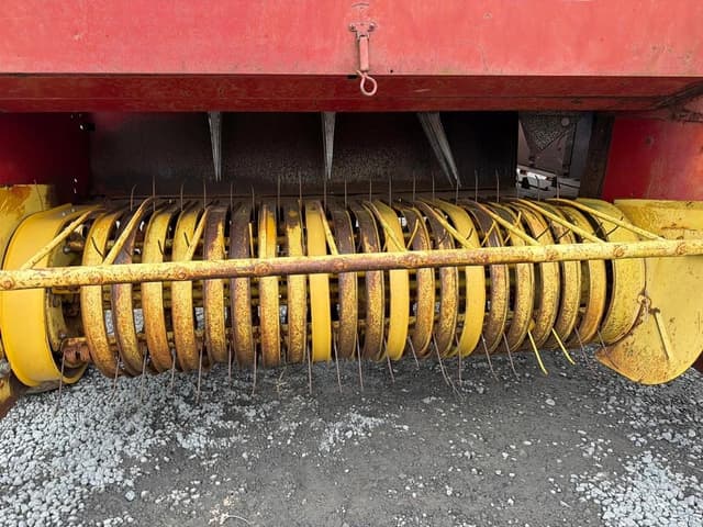 Image of New Holland 278 equipment image 3