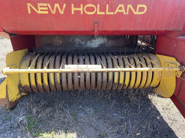 Image of New Holland 278 equipment image 2