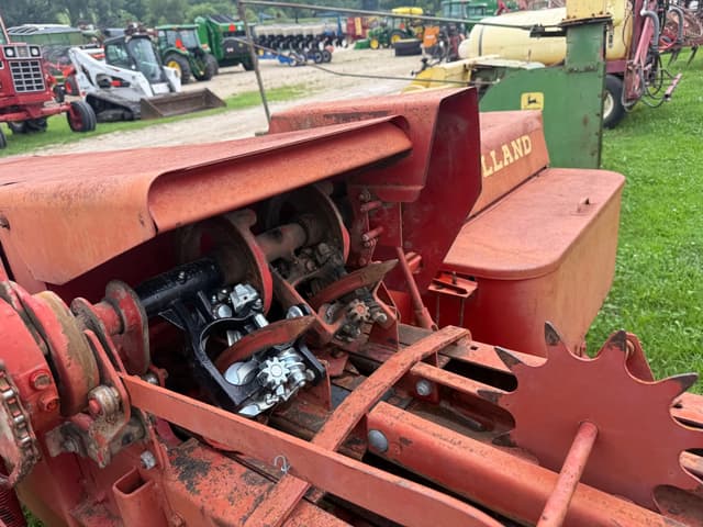 Image of New Holland 279 equipment image 3