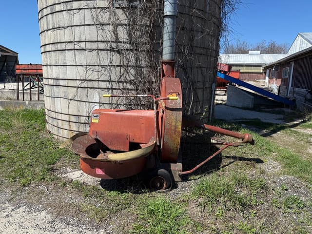 Image of New Holland 28 equipment image 1